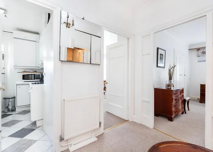 Executive Knightsbridge Apartment