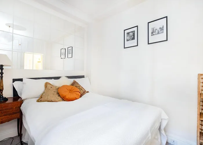 Executive Knightsbridge Apartment